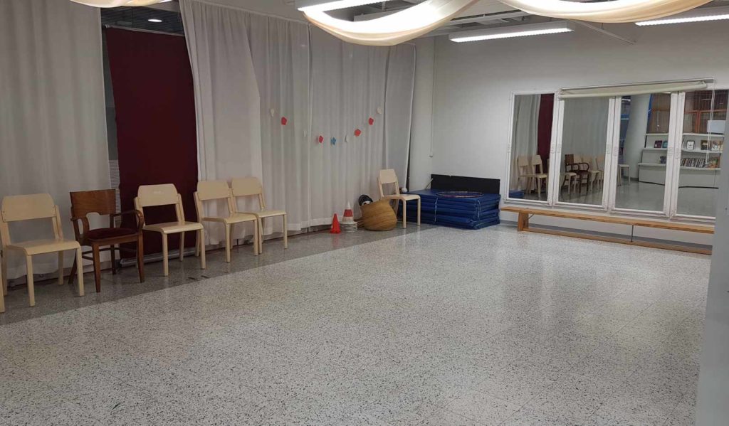 Liikuntasali sopii yhtä hyvin lasten juhiin kuin koulutuksiin,