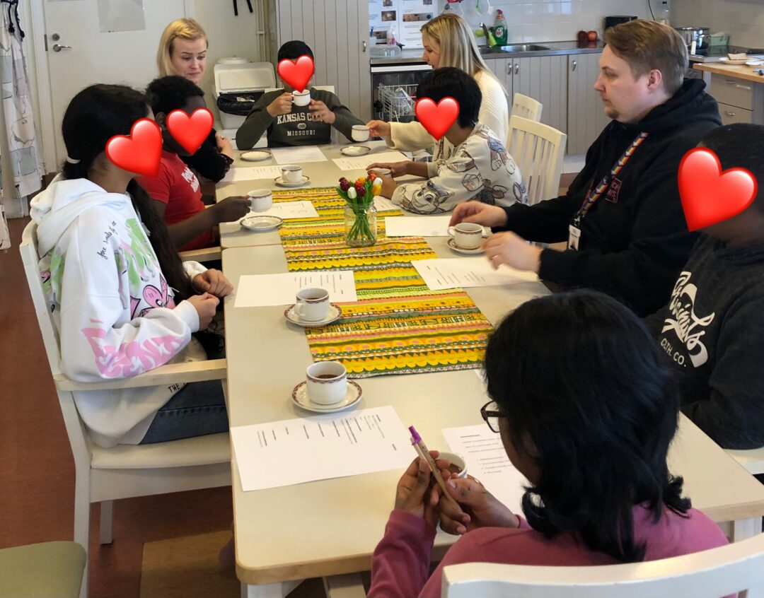 Kokous täydessä käynnissä.
